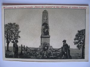 Monument du Colonel français "Henri de Lacarre" et des officiers et soldats français. (titre inscrit)