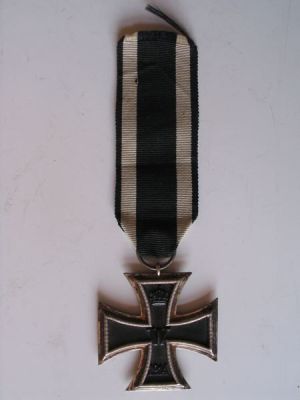 Oeuvre : Précisions - médaille, croix de fer 1813-1914 (titre factice)  (BATW_2003.3.1.1)