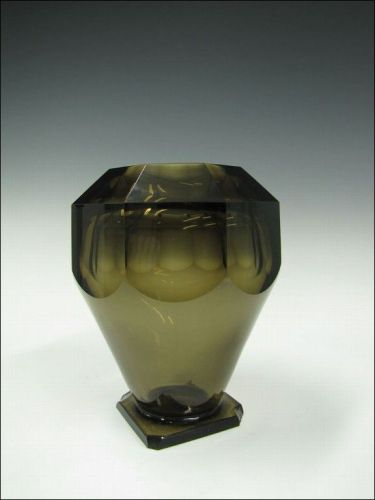 vase fumé à taille octogonale (titre factice)