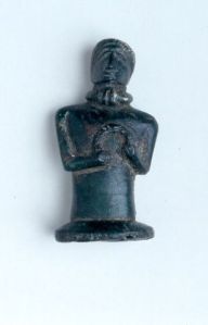 statuette ; Manche de poignard ; Objet anthropomorphe (11.999 ; n° 256)
