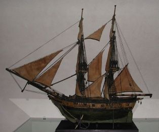 maquette de bateau ex-voto ; Trois-mâts de mer (titre factice) (D 1998.3.1 ; 1865.407.1
98.3.1
D 1998.1.10)