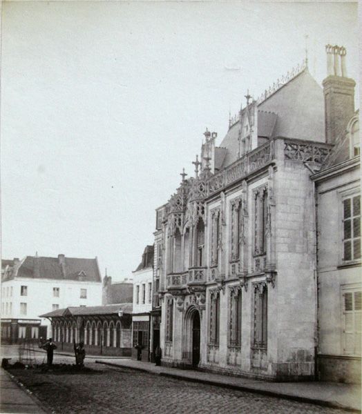 Arras. L'hôtel Deusy et la place du Wetz d'Amain