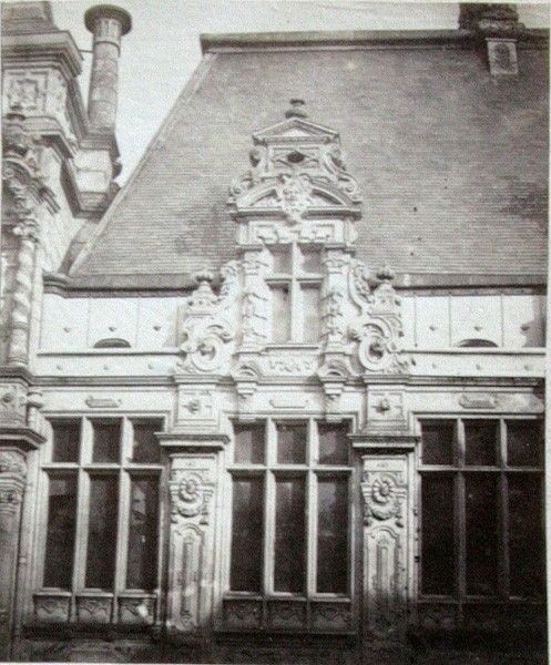 Arras. L'Hôtel de ville. Détail architectural d'une fenêtre.