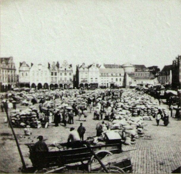 Arras. Le marché aux grains sur la Grand'Place