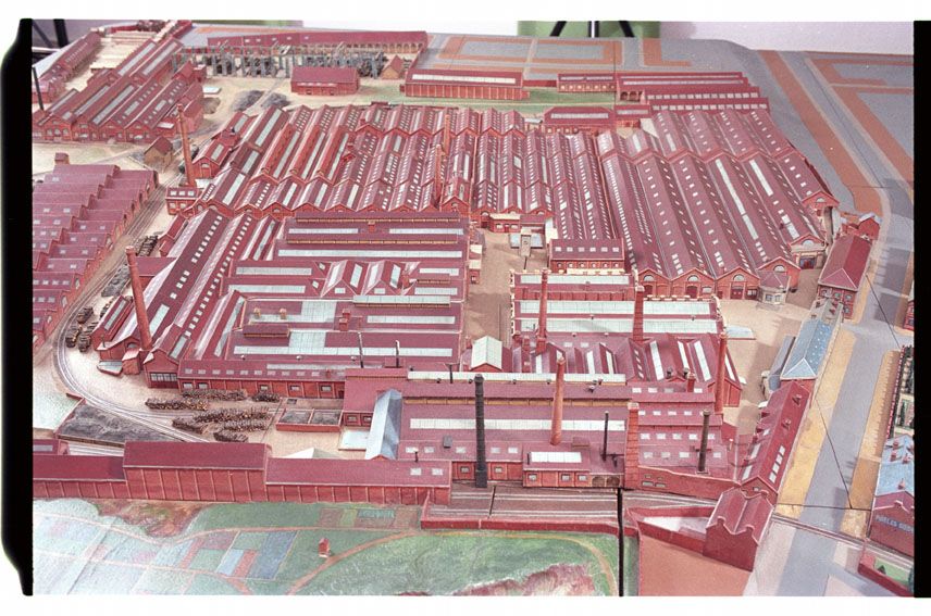 Inv. n°1999-06-082. Détail - Panorama de l'usine vue du nord. Image extraite du CD n°017, numérisée d'après le négatif argentique exécuté par Bruno Arrigoni le 28 novembre 2001 (réf. Godin film MG n°24, vue n°16).