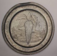 Assiette en étain, prix offert au meilleur cultivateur de betterave sucrière, 1812, Douai, musée Arkéos.
