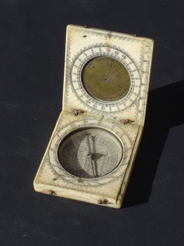 Boussole et cadran solaire - ivoire et métal, vers 1660